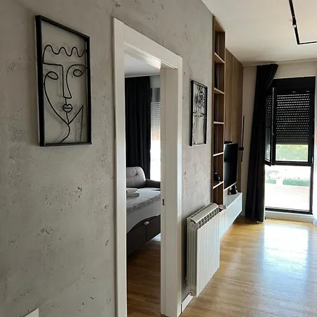 Leo Lux 2 Apartment